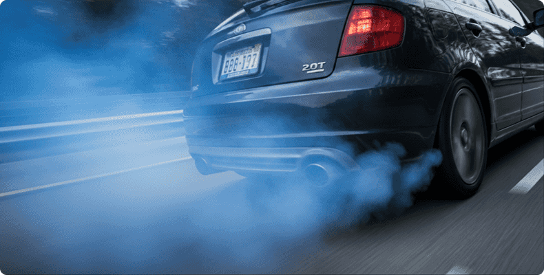 Humo negro del escape asociado a combustión ineficiente